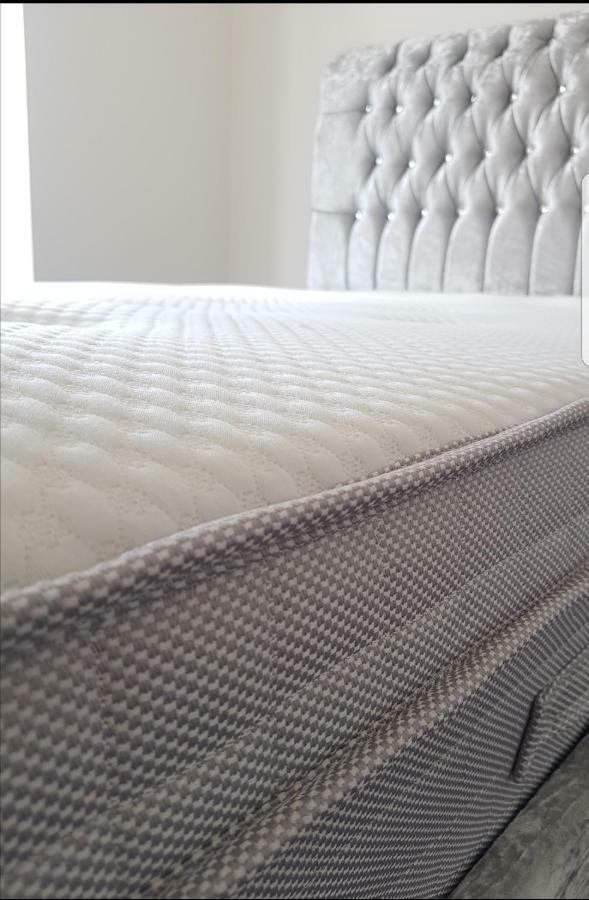 Acacia House Apartment Manchester Bagian luar foto